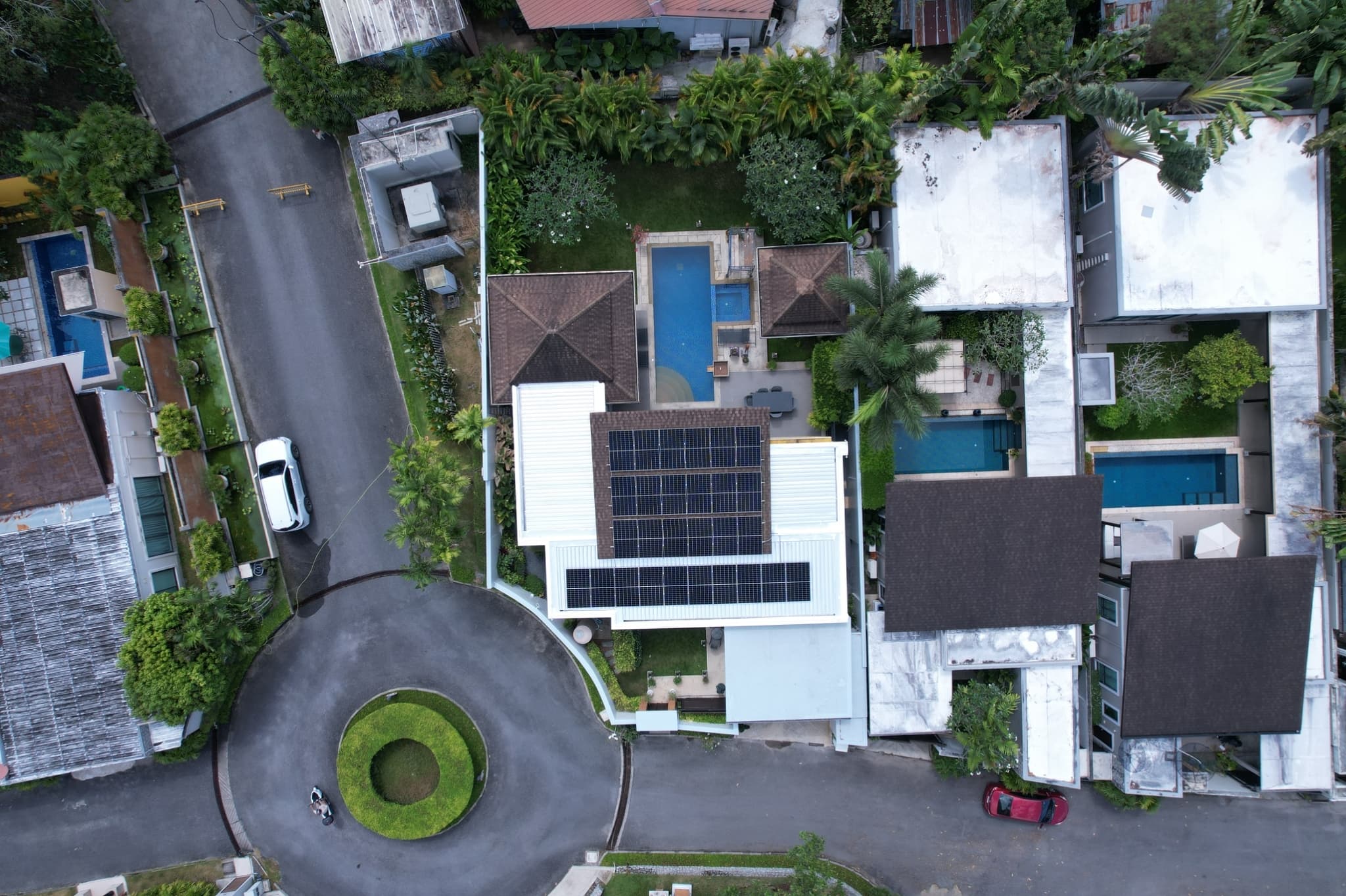 Pool Villa - 13 solar rooftop installation — Phuket