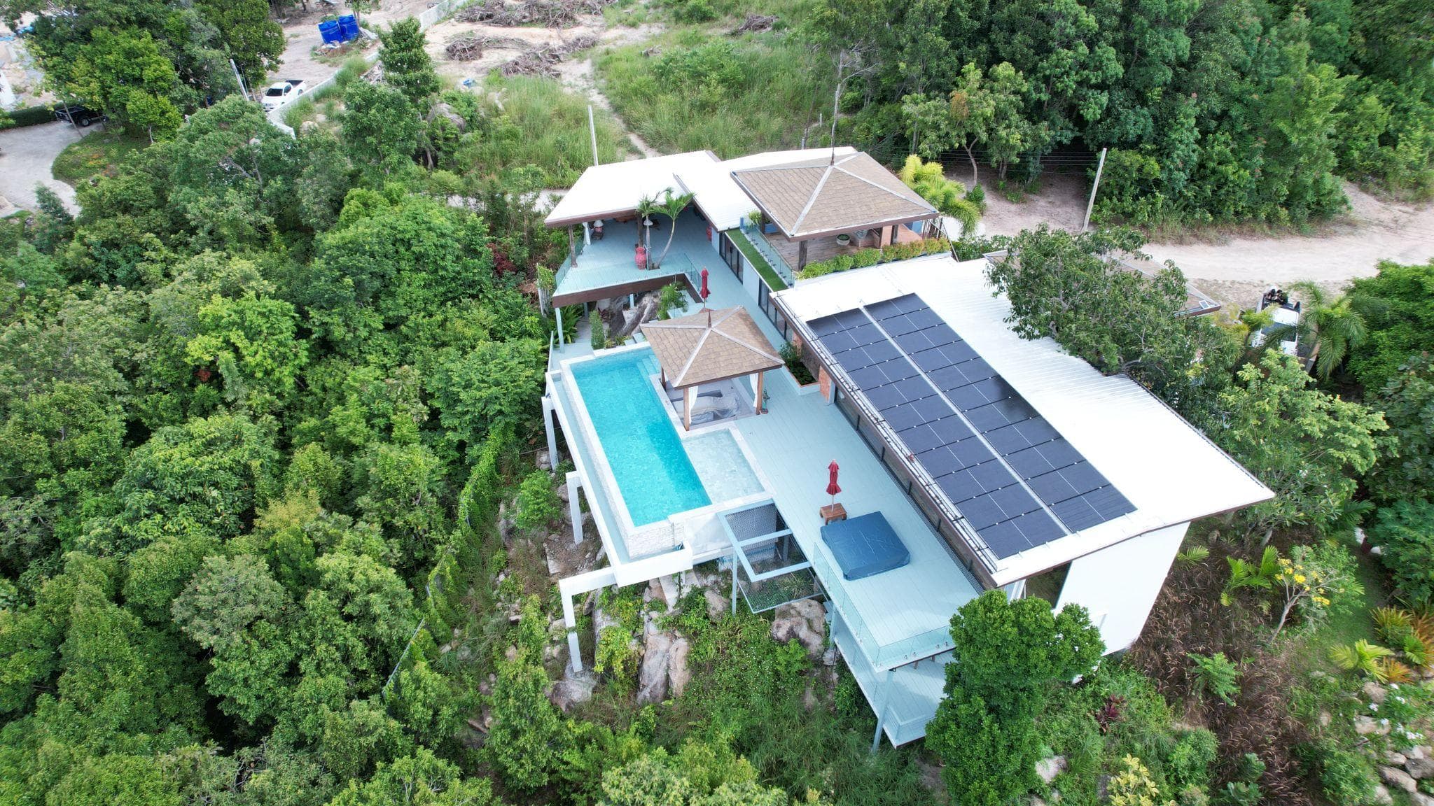 Pool Villa - 4 solar rooftop installation — Suratthani