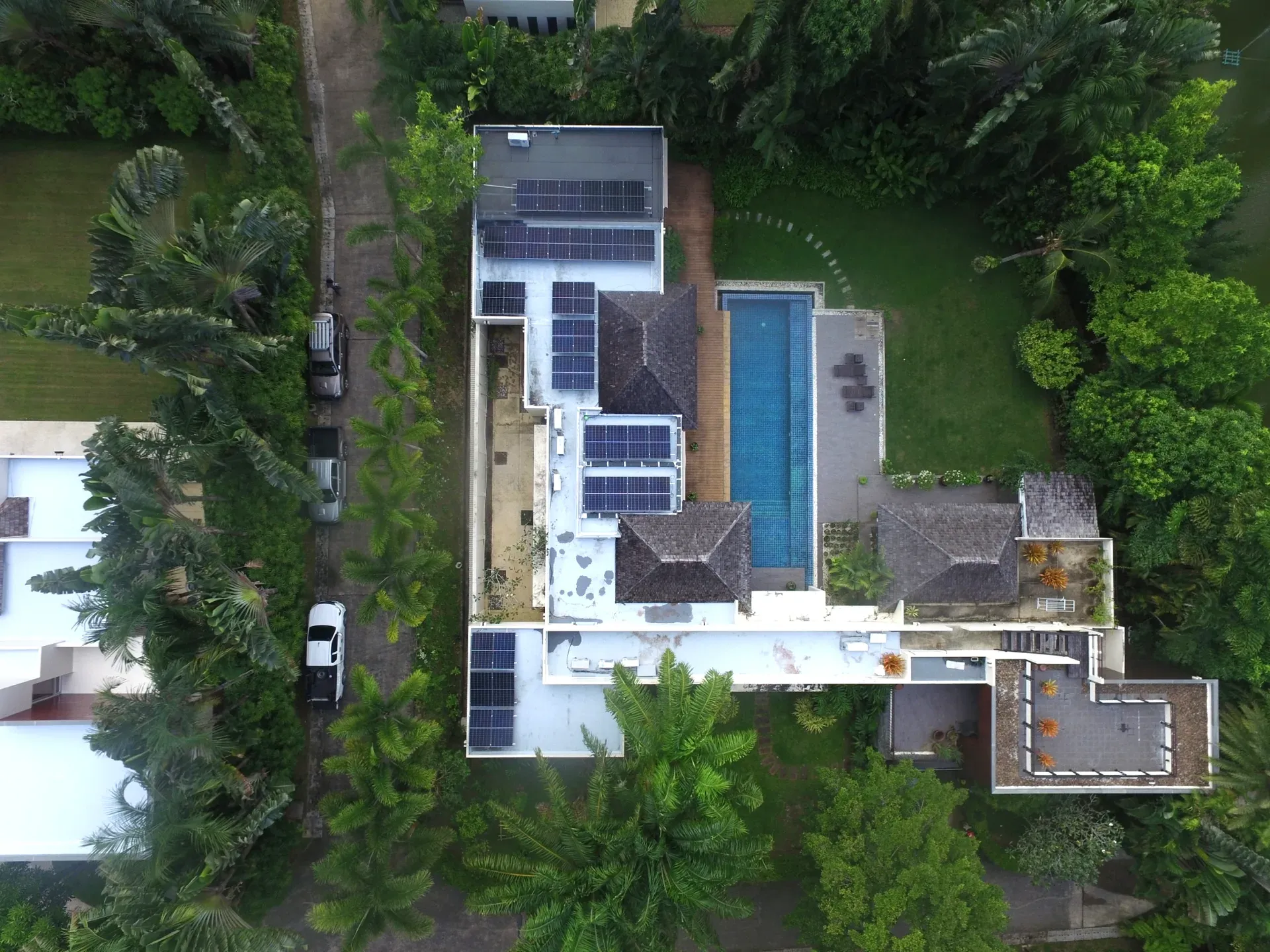 Pool Villa - 10 solar rooftop installation — Phuket