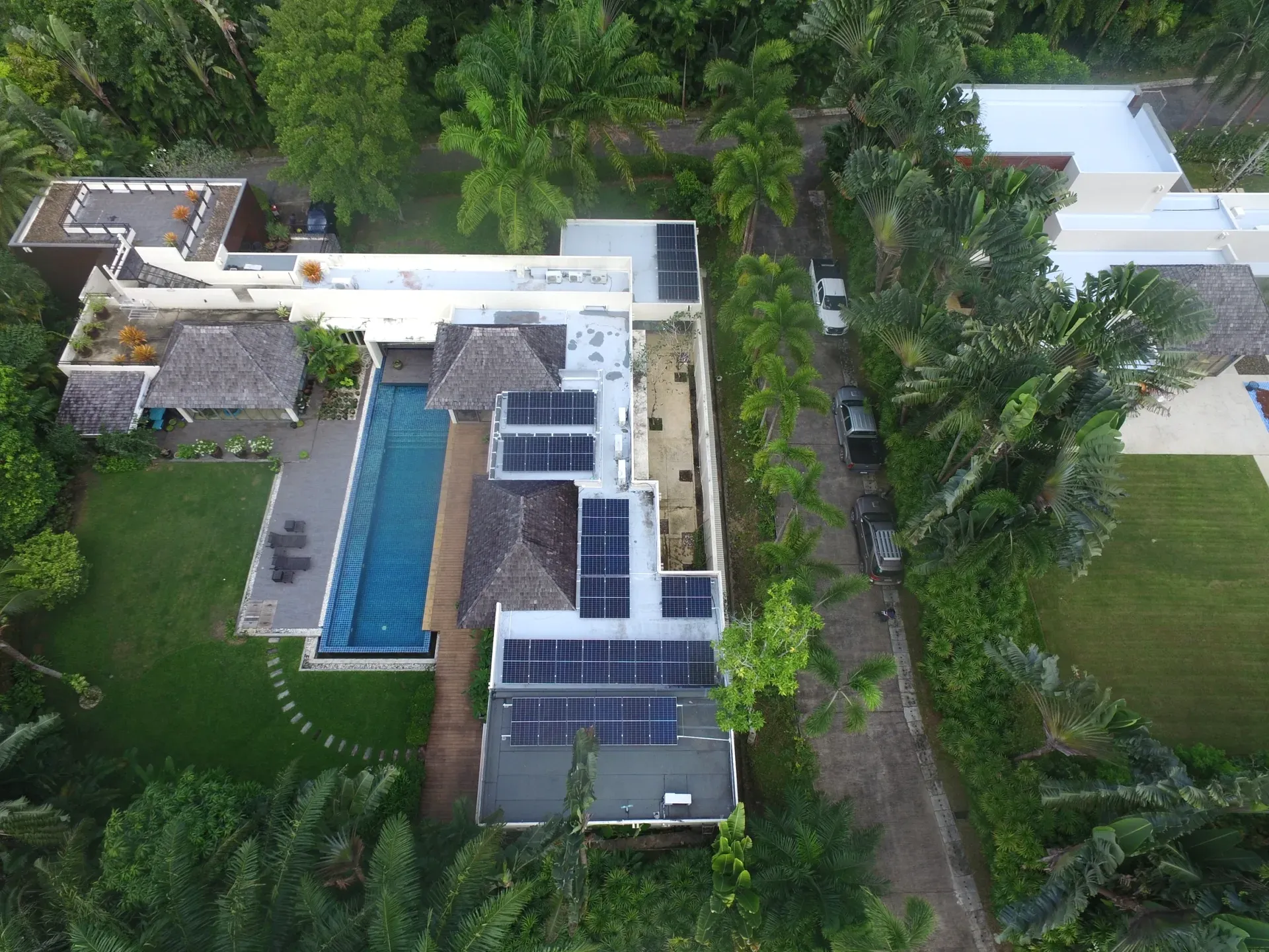 Pool Villa - 12 solar rooftop installation — Phuket