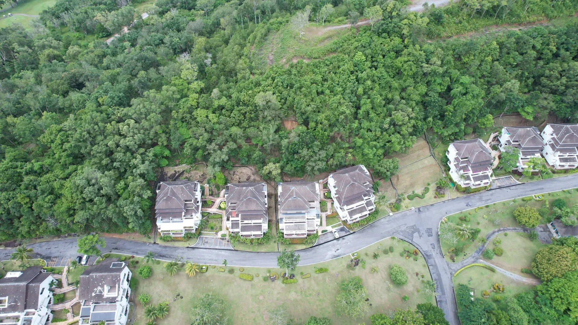 Private House at Blue Canyon — thumbnail 3